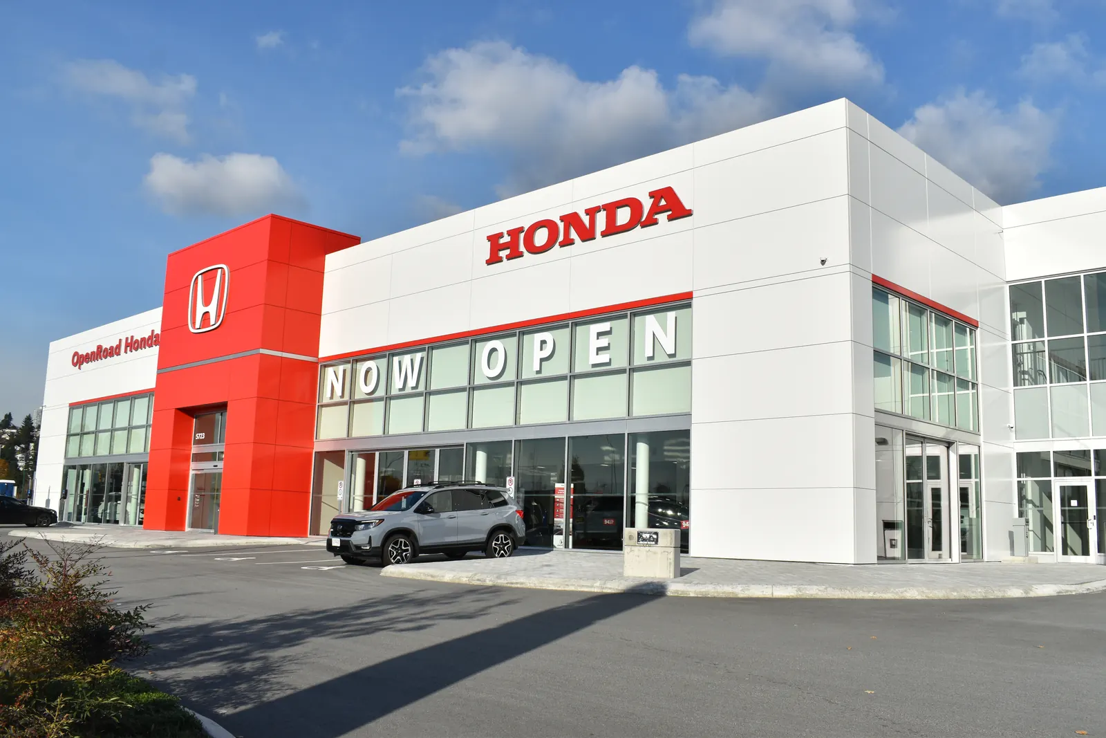 Open Road Honda: commercial exterior cladding in Burnaby, BC by L2 Group — ACM & composite panels