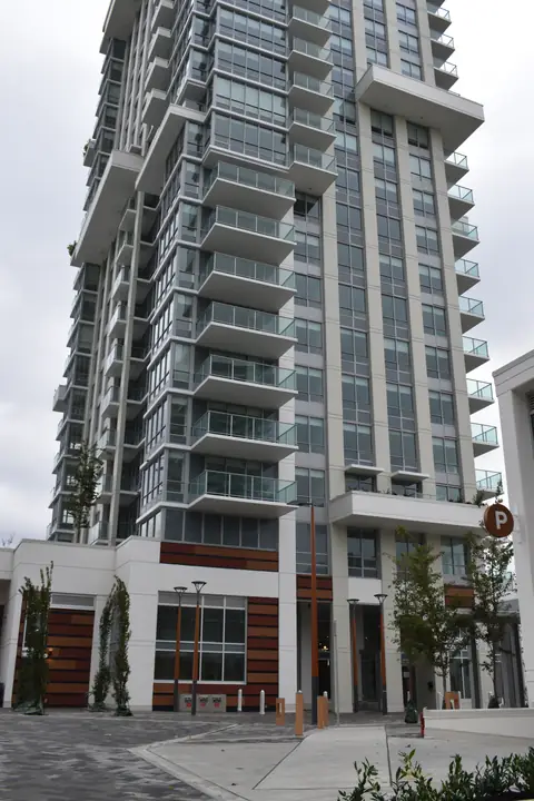 Phenolic siding by L2 Group — Park West, North Vancouver